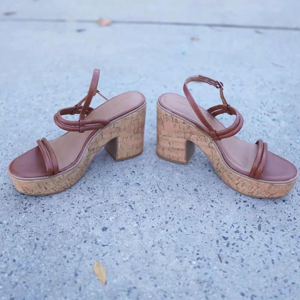 Universal Thread Alva Cork Wedge Sandals 9.5 Memory Foam Tan Boho Platform